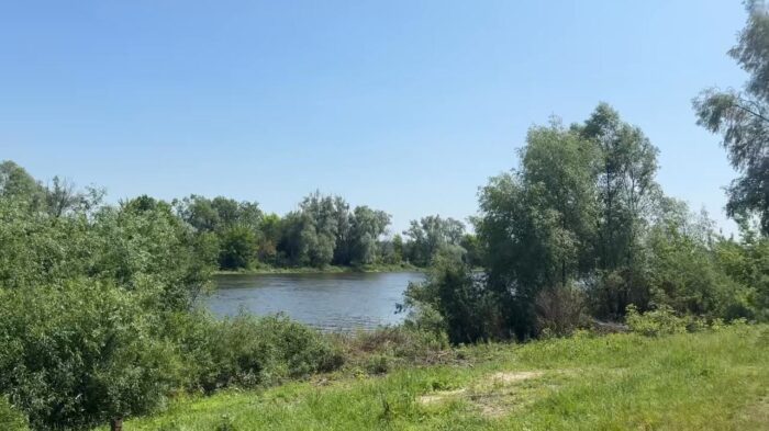 Радичівський пором… Працює він «на вимогу»:  швидше нерегулярна переправа, ніж постійний