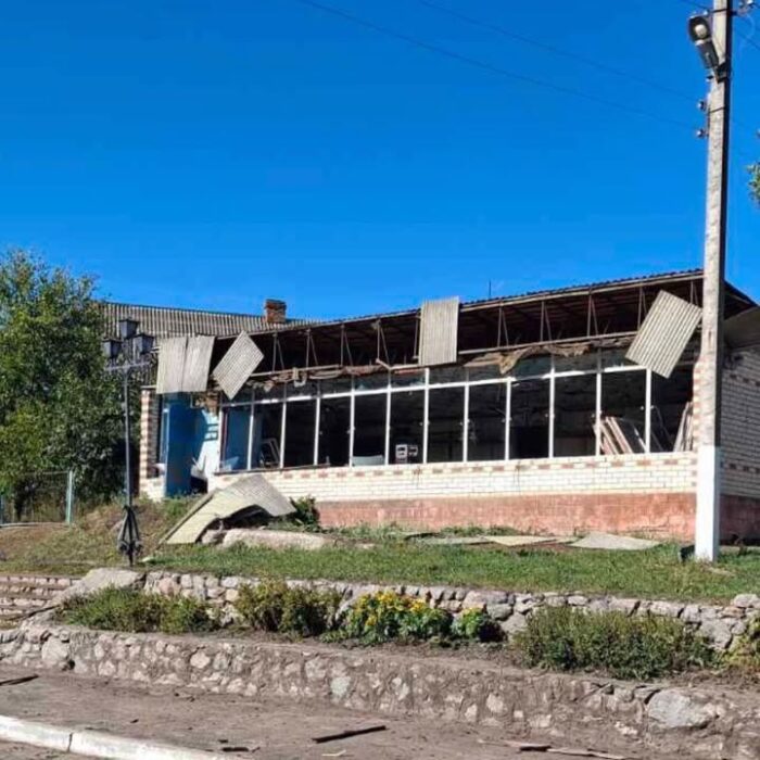 Новгород-Сіверський район зазнав ворожих атак: пошкоджені магазини та житловий будинок